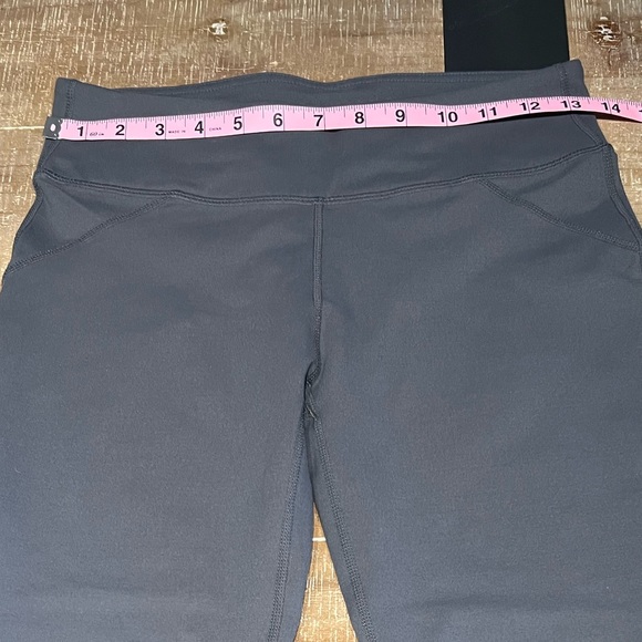 Fabletics Crop Leggings - Picture 4 of 8